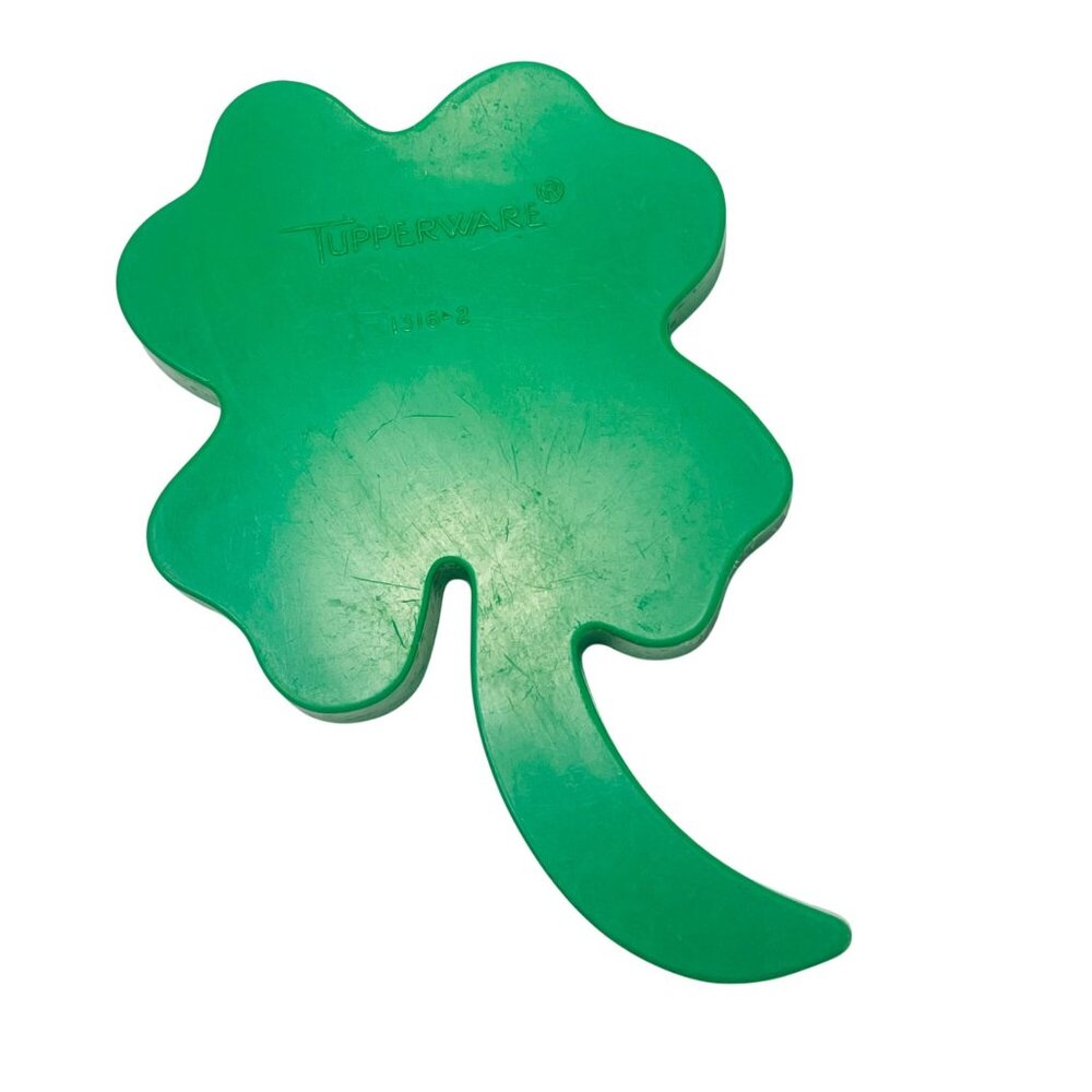 Tupperware 1316-2 Shamrock Shaped Green Cookie Cutter 4.5 inches Vintage